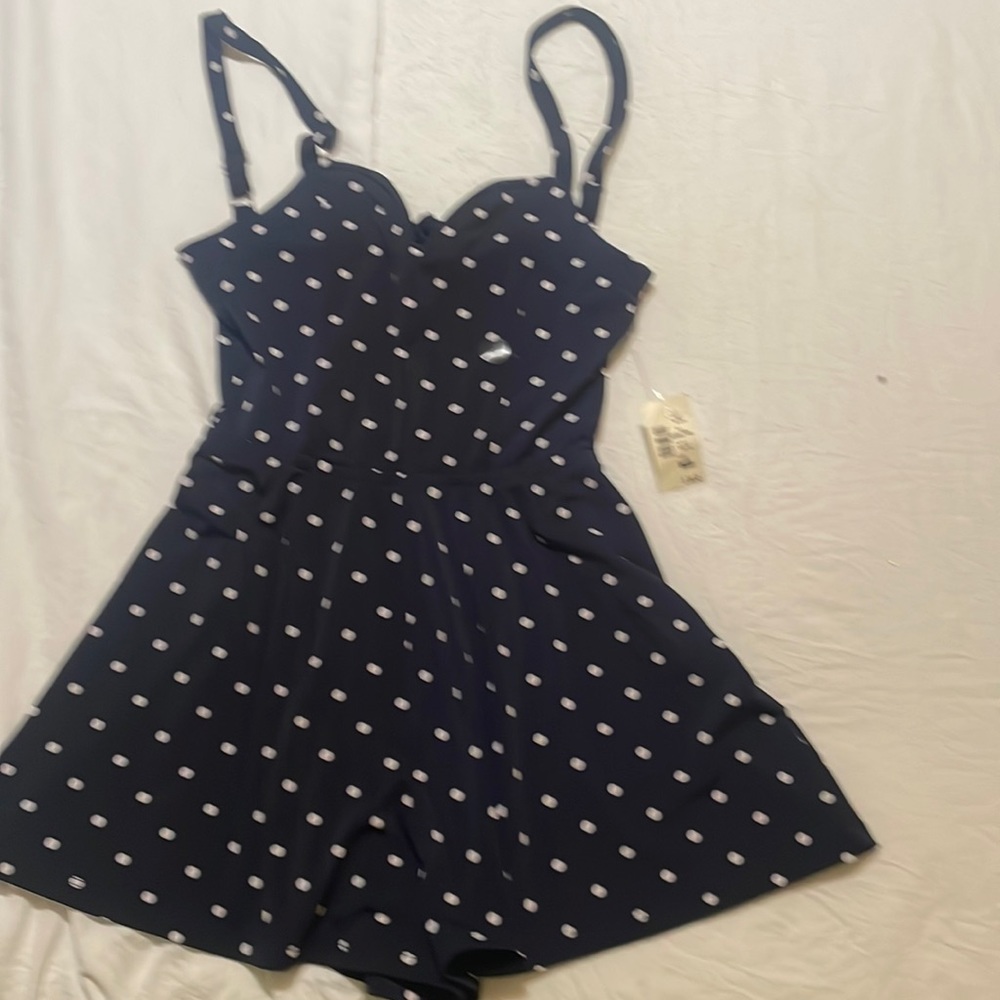 Aeropostal new with tag ! Size xs navy and white short jumper